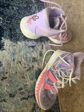 Nike Kyrie Low 5 Purple Lilac GS Youth Athletic Sneakers 7